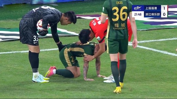 广瑞网  奇怪的惨败！上海海港都想不到，中超关键1战，黄健翔连续2大质疑